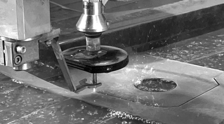 marbrerie-fredaini__atelier_lagarde_machine_jet-deau-nbc